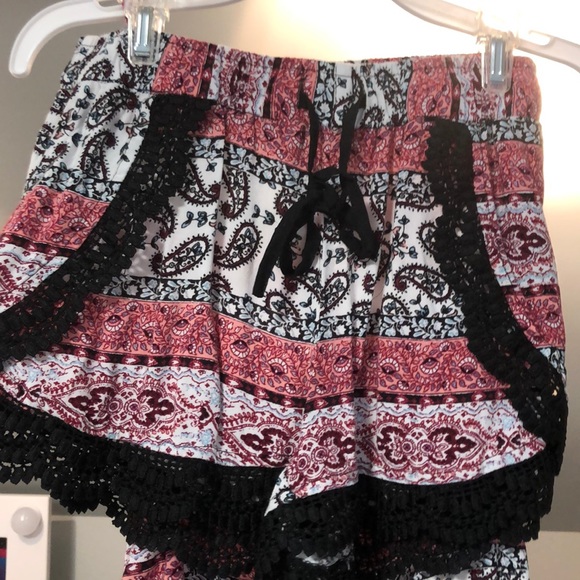 Matching 2 Piece crop top and short set - Picture 2 of 3